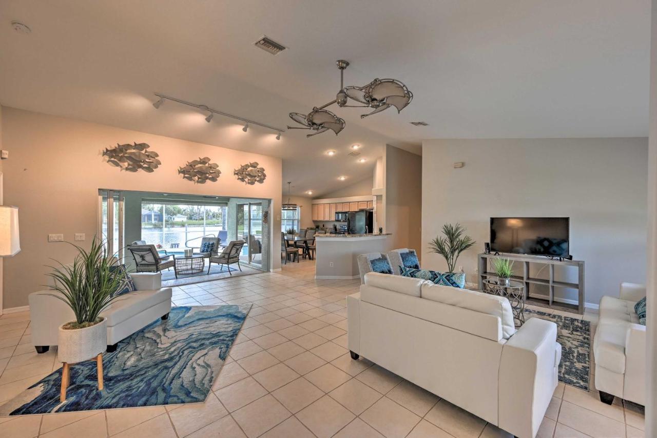 Pet-Friendly Escape With Dock And Kayaks In Cape Coral Villa Exterior photo