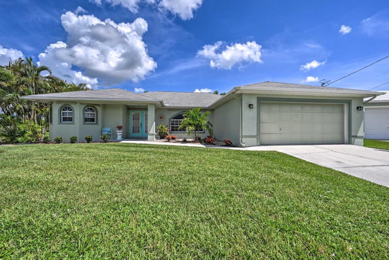 Pet-Friendly Escape With Dock And Kayaks In Cape Coral Villa Exterior photo